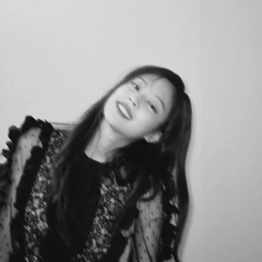 🥢 Стикер «kim jennie dark» для Telegram