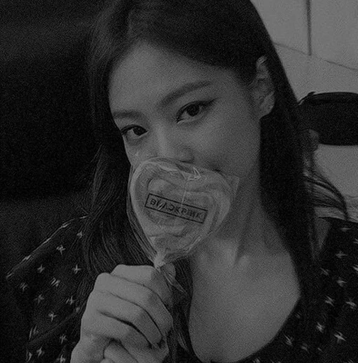 🥢 Стикер «kim jennie dark» для Telegram