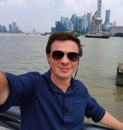 🌟 Стикер «дмитрий комаров» для Telegram