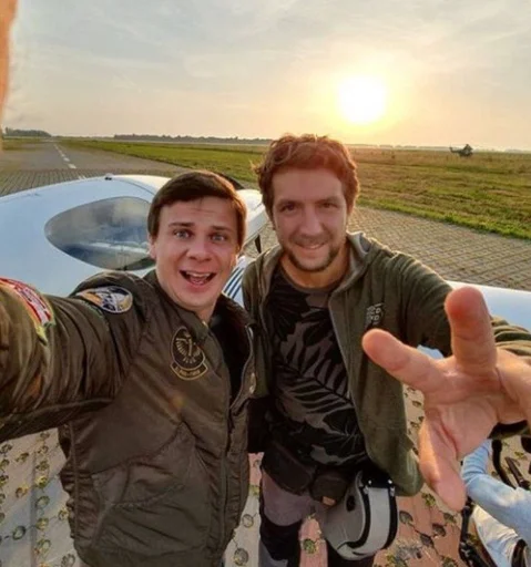 🌟 Стикер «дмитрий комаров» для Telegram