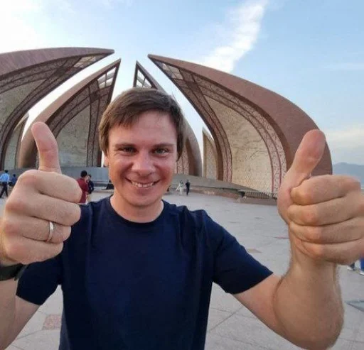 🌟 Стикер «дмитрий комаров» для Telegram