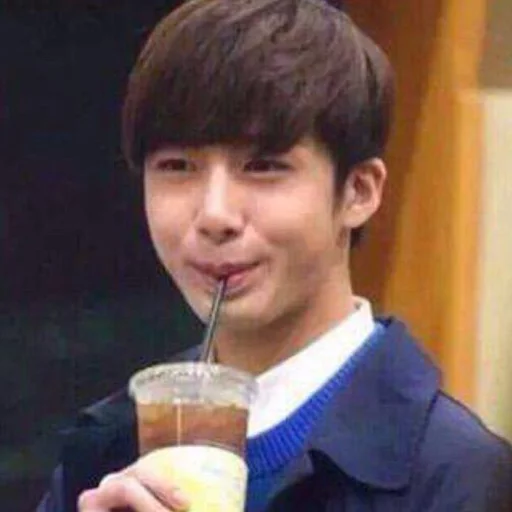 😏 Стикер «K-pop Moments» для Telegram
