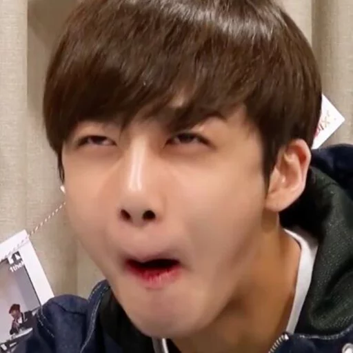 😲 Стикер «K-pop Moments» для Telegram