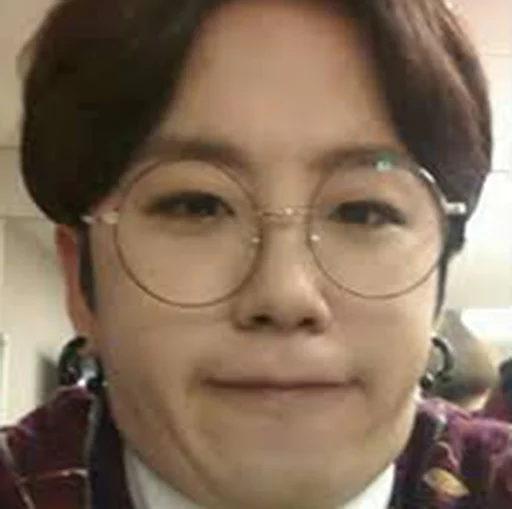 😐 Стикер «K-pop Moments» для Telegram