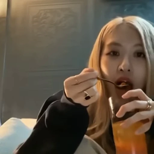 🤍 Стикер «Kgurls 3» для Telegram