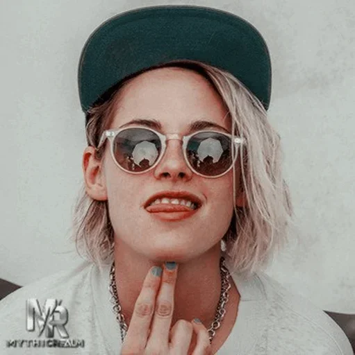 😗 Стикер «Kristen» для Telegram