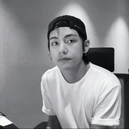 🦅 Стикер «bts kim taehyung» для Telegram