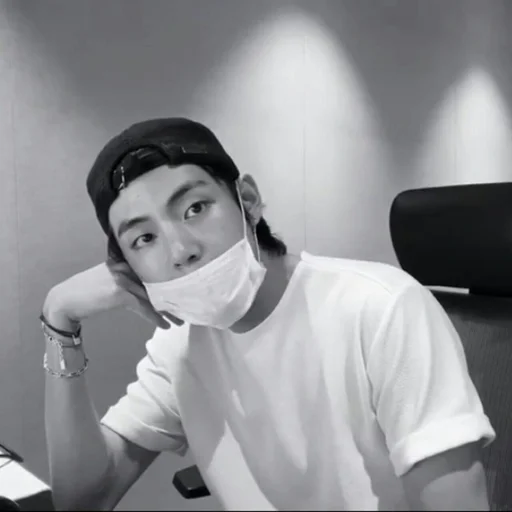 🦅 Стикер «bts kim taehyung» для Telegram