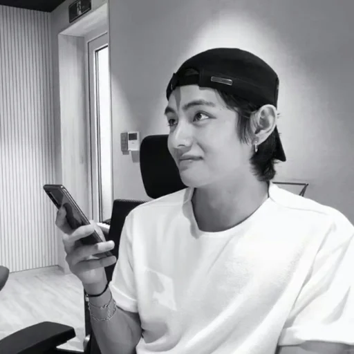 🦅 Стикер «bts kim taehyung» для Telegram