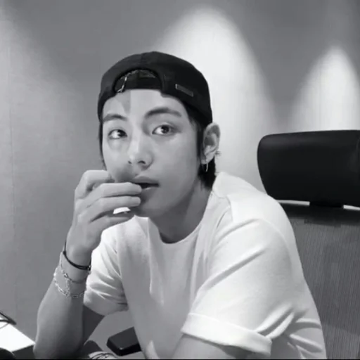 🦅 Стикер «bts kim taehyung» для Telegram