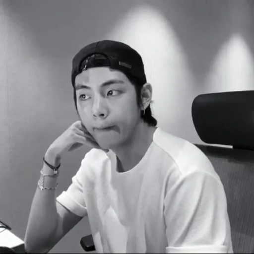 🦅 Стикер «bts kim taehyung» для Telegram