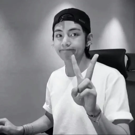 🦅 Стикер «bts kim taehyung» для Telegram