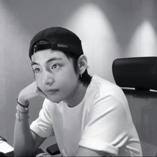 🦅 Стикер «bts kim taehyung» для Telegram