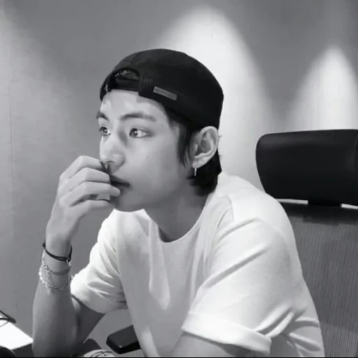 🦅 Стикер «bts kim taehyung» для Telegram