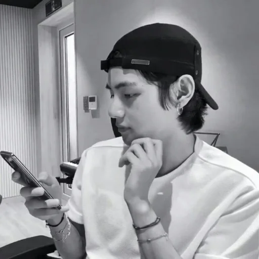 🦅 Стикер «bts kim taehyung» для Telegram