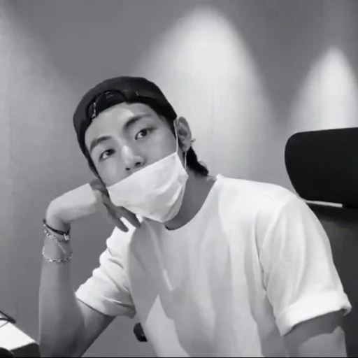 🦅 Стикер «bts kim taehyung» для Telegram
