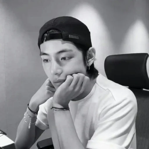 🦅 Стикер «bts kim taehyung» для Telegram