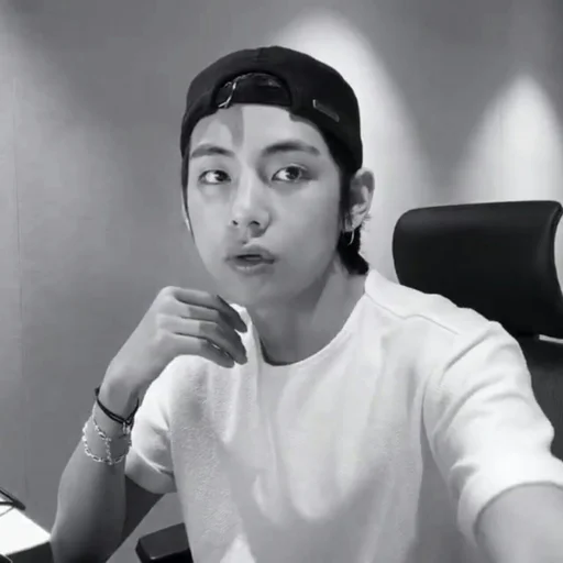 🦅 Стикер «bts kim taehyung» для Telegram