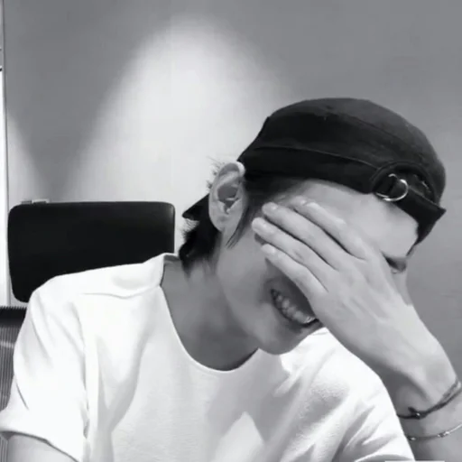 🦅 Стикер «bts kim taehyung» для Telegram