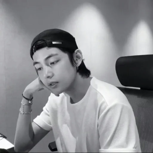 🦅 Стикер «bts kim taehyung» для Telegram