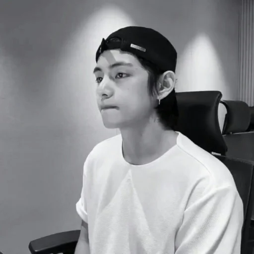 🦅 Стикер «bts kim taehyung» для Telegram