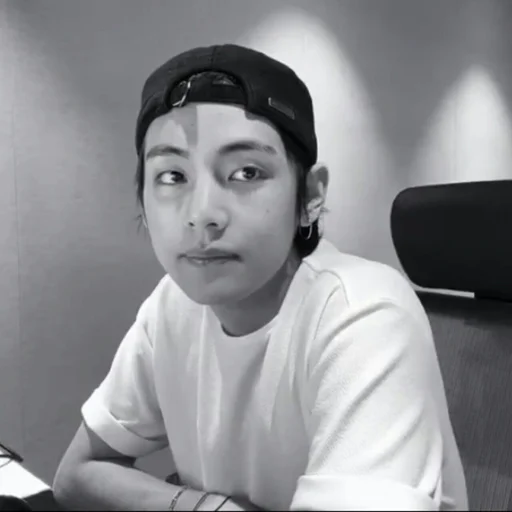 🦅 Стикер «bts kim taehyung» для Telegram