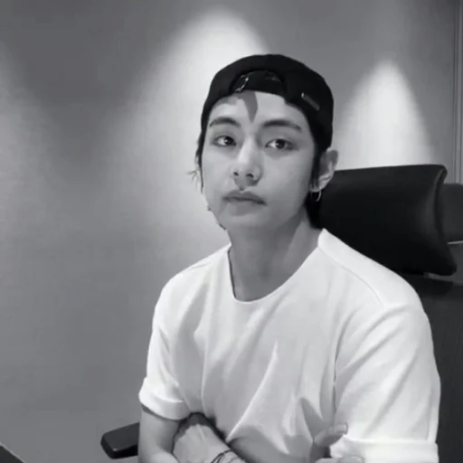 🦅 Стикер «bts kim taehyung» для Telegram