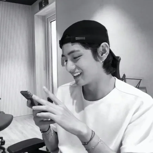 🦅 Стикер «bts kim taehyung» для Telegram