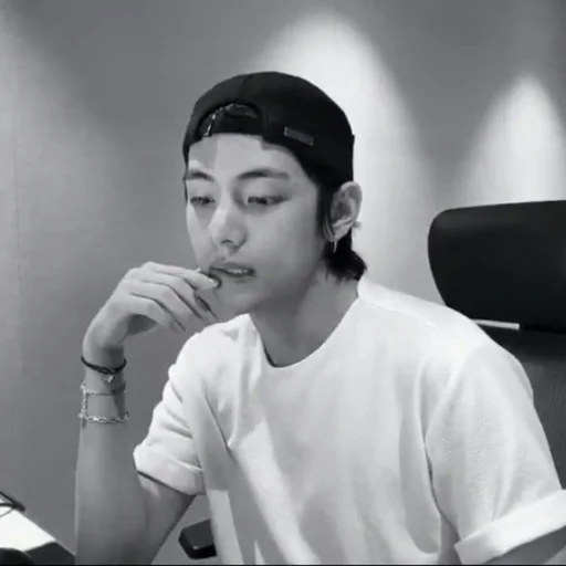 🦅 Стикер «bts kim taehyung» для Telegram