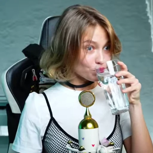 🥛 Стикер «квашеная саша» для Telegram