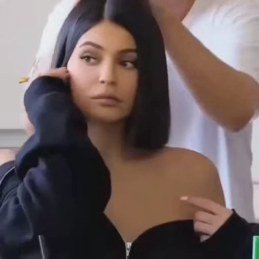 😐 Стикер «Kylie Jenner» для Telegram