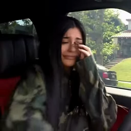 😭 Стикер «Kylie Jenner» для Telegram