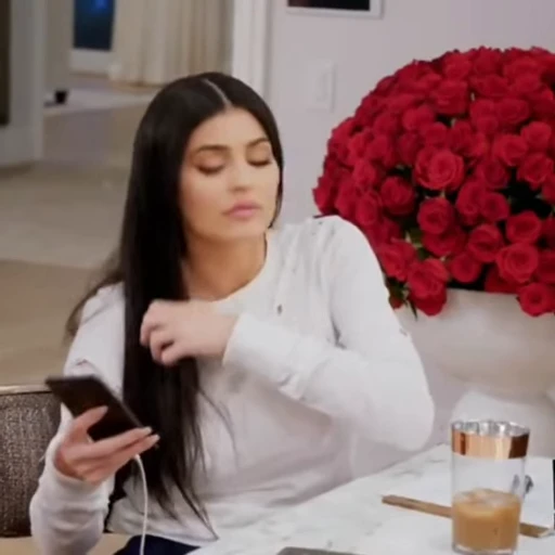 😐 Стикер «Kylie Jenner» для Telegram