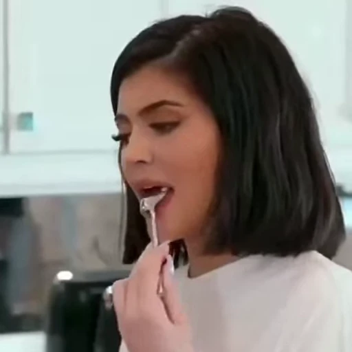 😐 Стикер «Kylie Jenner» для Telegram