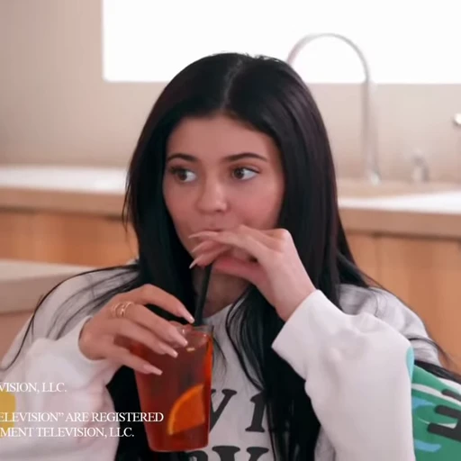 😐 Стикер «Kylie Jenner» для Telegram