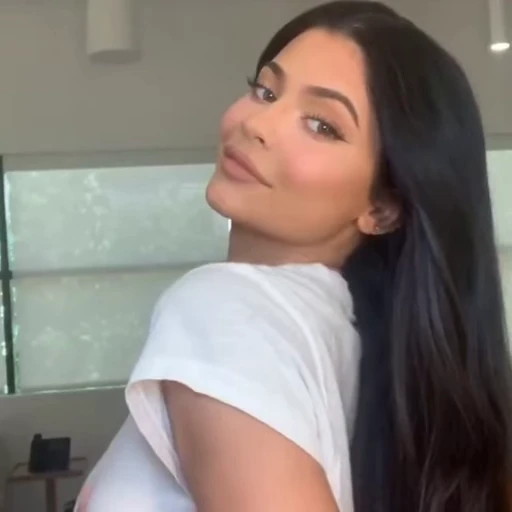 😐 Стикер «Kylie Jenner» для Telegram