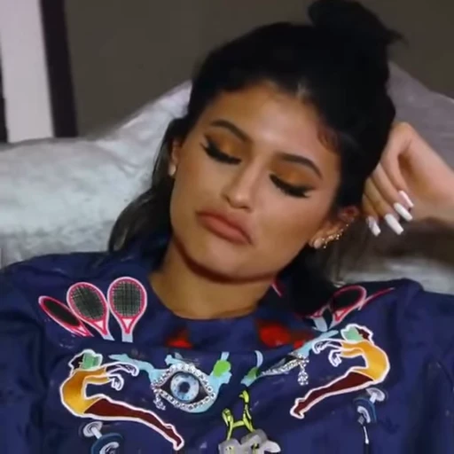 😐 Стикер «Kylie Jenner» для Telegram