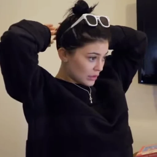 😐 Стикер «Kylie Jenner» для Telegram