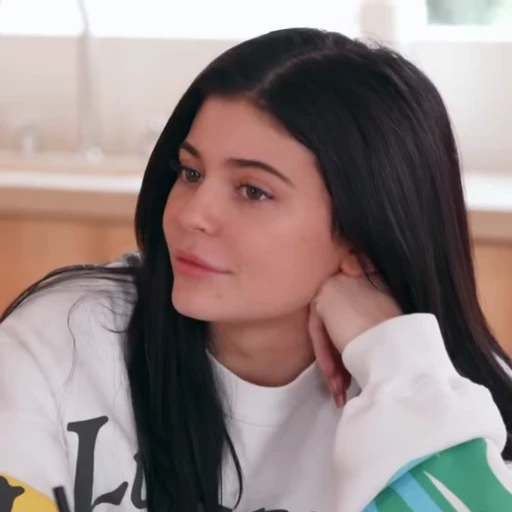 😐 Стикер «Kylie Jenner» для Telegram