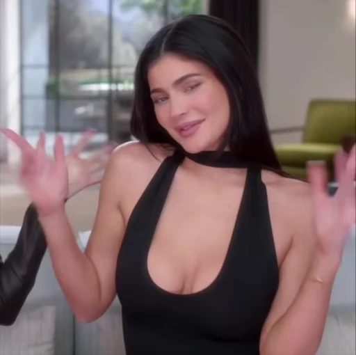 🧡 Стикер «Kylie Jenner Кайли Дженнер» для Telegram
