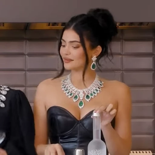 🧡 Стикер «Kylie Jenner Кайли Дженнер» для Telegram
