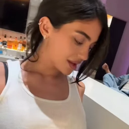 🧡 Стикер «Kylie Jenner Кайли Дженнер» для Telegram