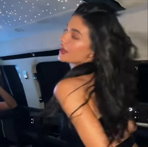 🧡 Стикер «Kylie Jenner Кайли Дженнер» для Telegram