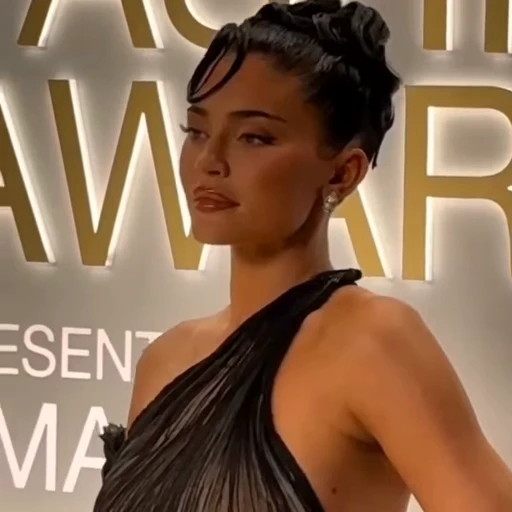 🧡 Стикер «Kylie Jenner Кайли Дженнер» для Telegram