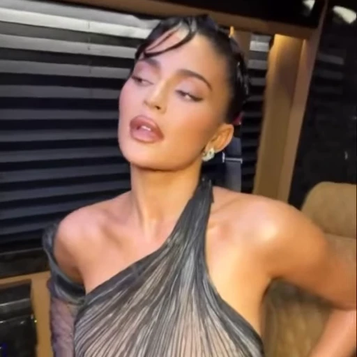 🧡 Стикер «Kylie Jenner Кайли Дженнер» для Telegram