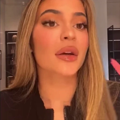 🧡 Стикер «Kylie Jenner Кайли Дженнер» для Telegram
