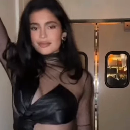 🧡 Стикер «Kylie Jenner Кайли Дженнер» для Telegram