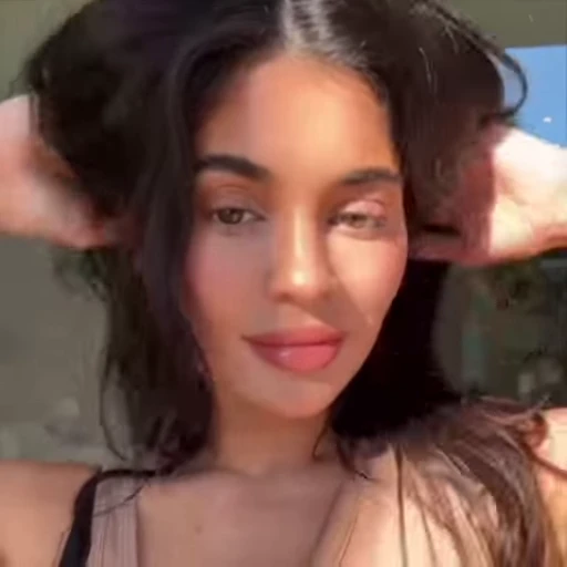 🧡 Стикер «Kylie Jenner Кайли Дженнер» для Telegram