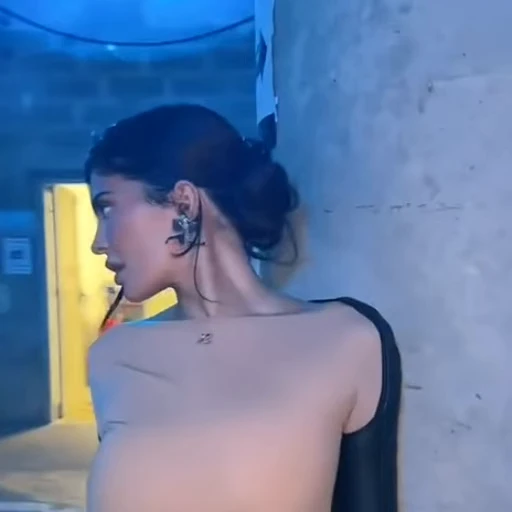 🧡 Стикер «Kylie Jenner Кайли Дженнер» для Telegram