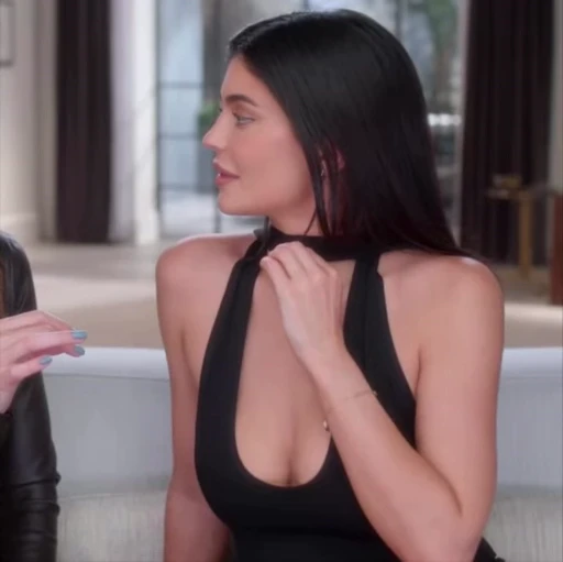 🧡 Стикер «Kylie Jenner Кайли Дженнер» для Telegram